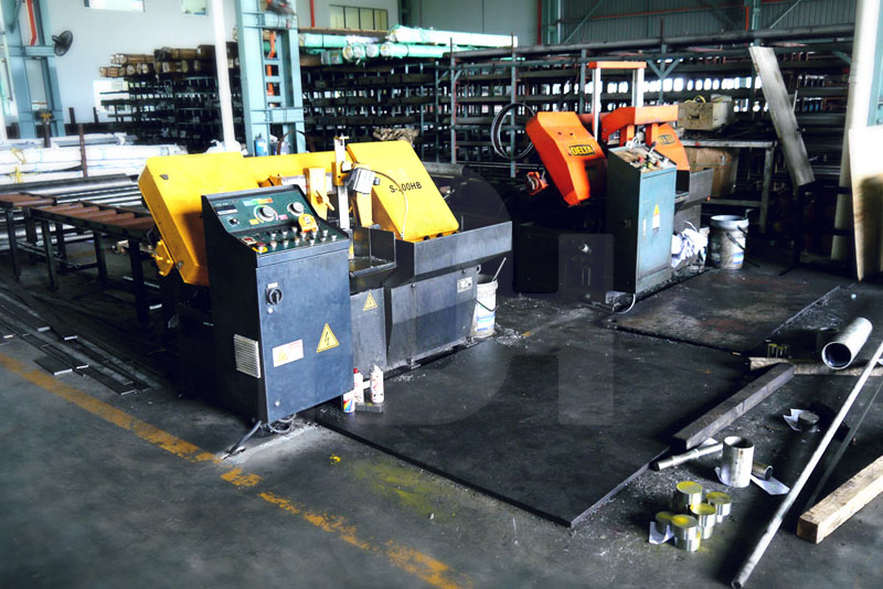 Band Saw Cutting Machines